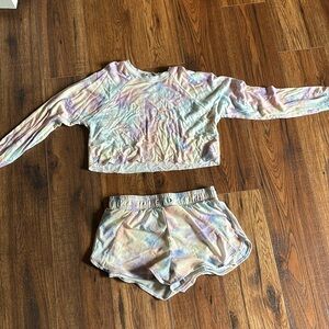 A set from forever 21. Has been warn a little. No damage